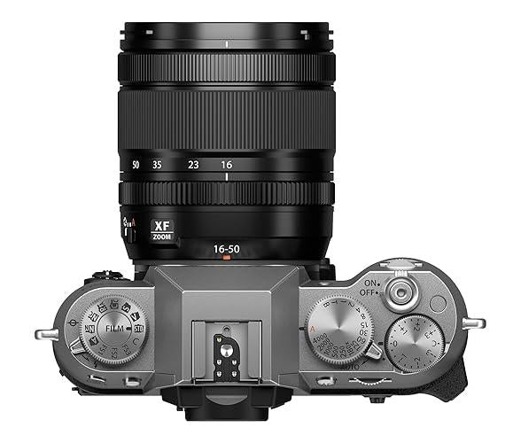 Cámara mirrorless Fujifilm X-T50 con lente 16-50mm